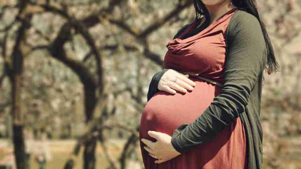 pregnant-mother-holding-belly